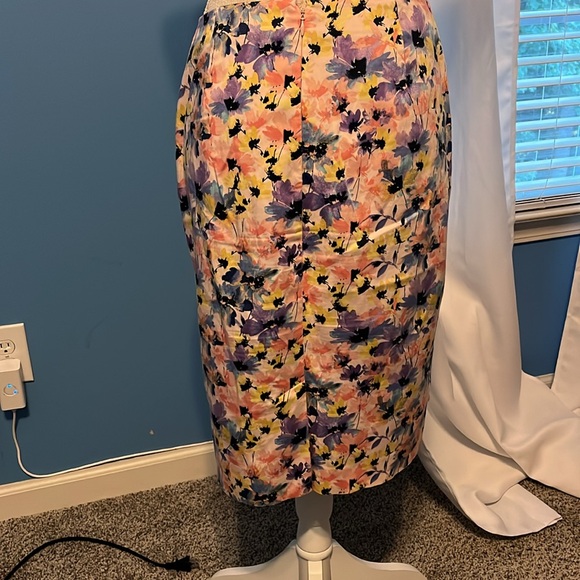 🏖️ Talbots A-line Multicolored Flowered Skirt, Size 6 - Picture 2 of 5